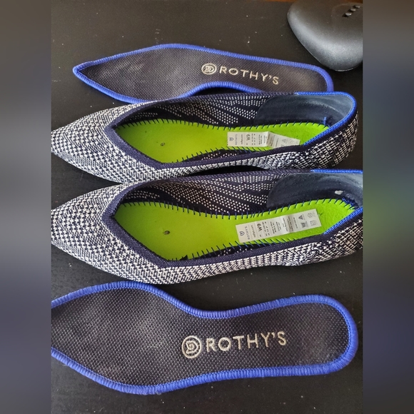 Size 9 Rothy's Point Navy Houndstooth - Picture 3 of 3